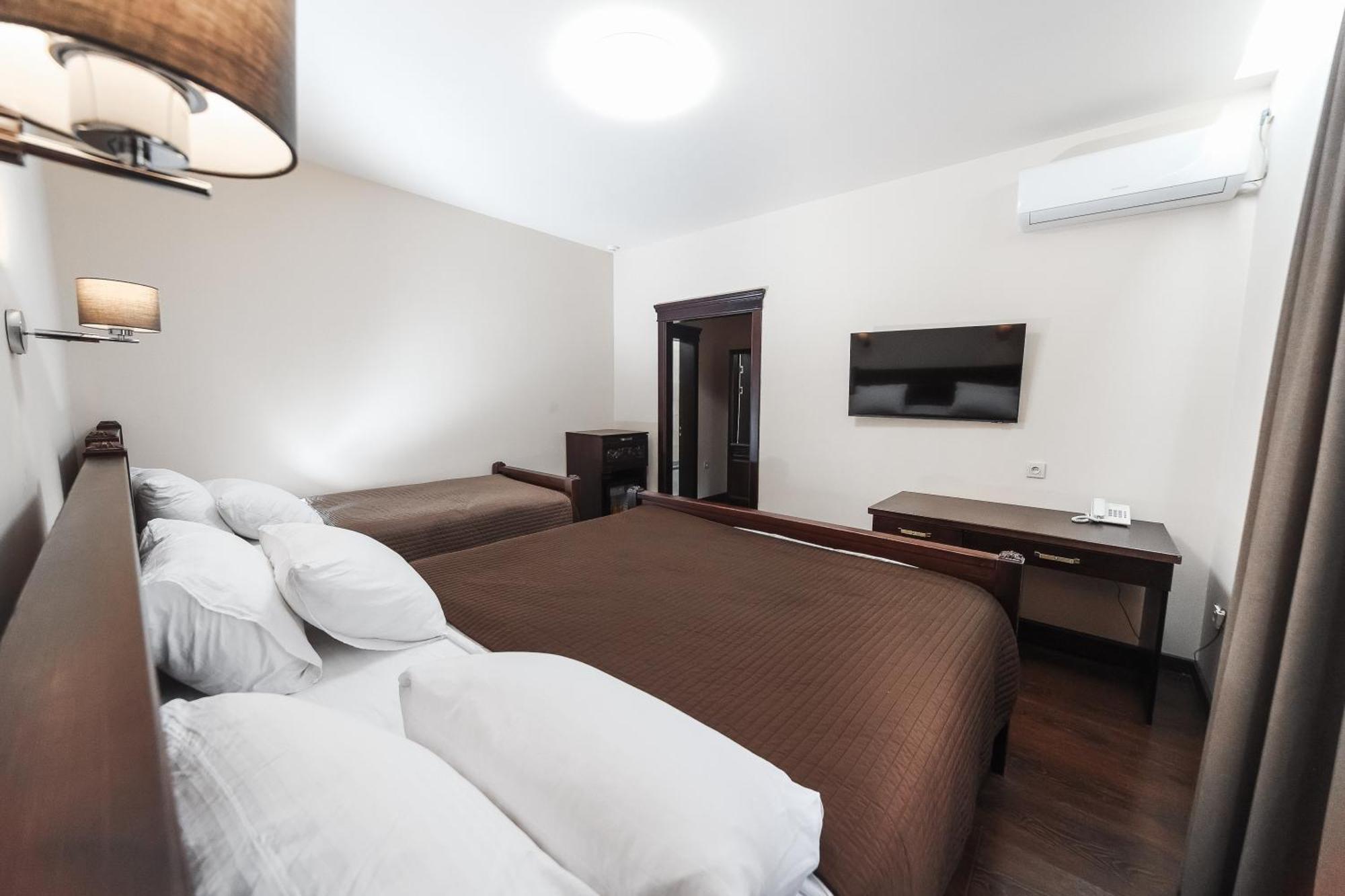 Dvin Hotel Pawłodar Zewnętrze zdjęcie