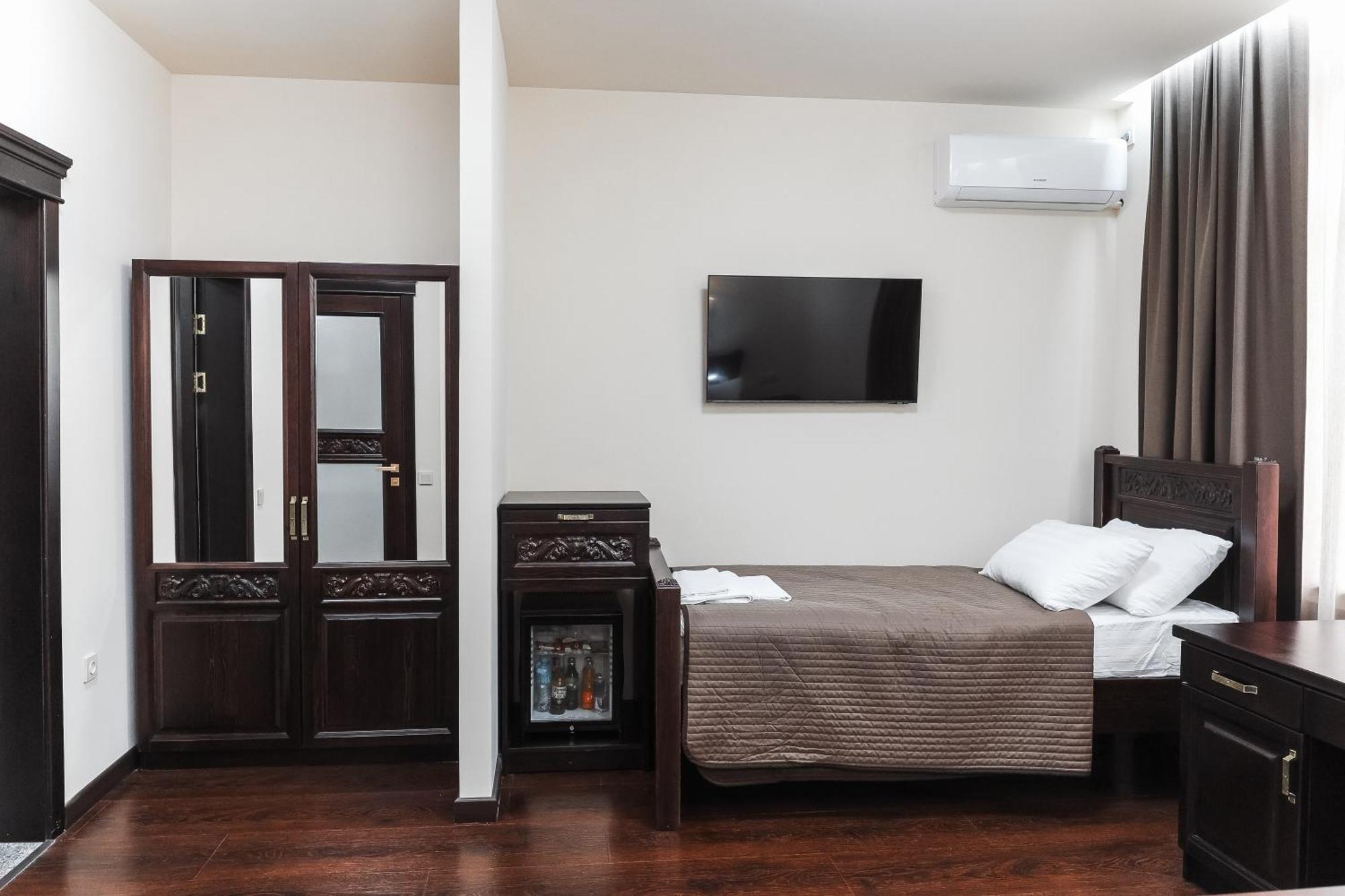 Dvin Hotel Pawłodar Zewnętrze zdjęcie