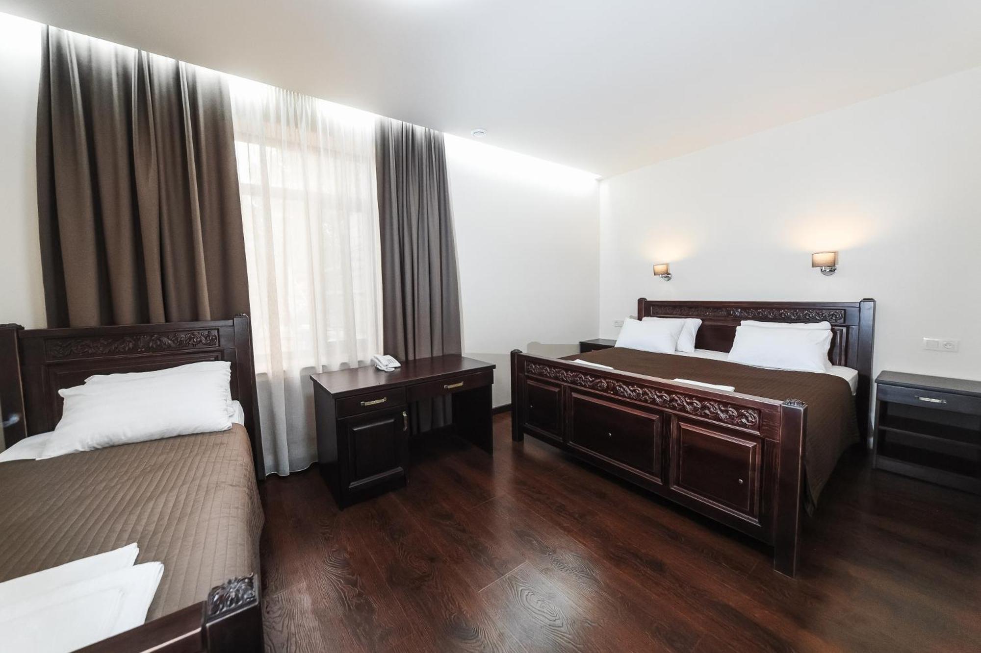 Dvin Hotel Pawłodar Zewnętrze zdjęcie