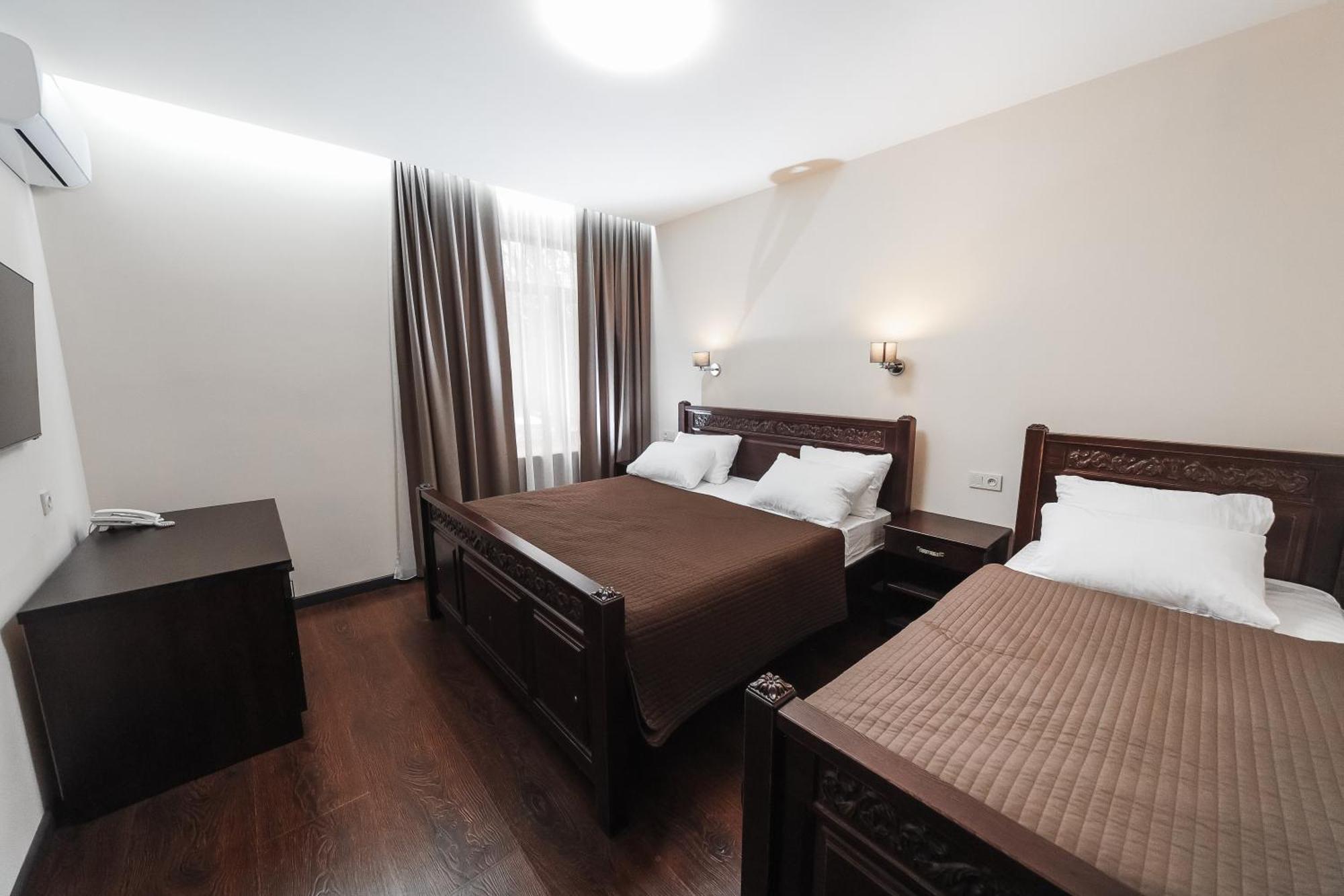 Dvin Hotel Pawłodar Zewnętrze zdjęcie