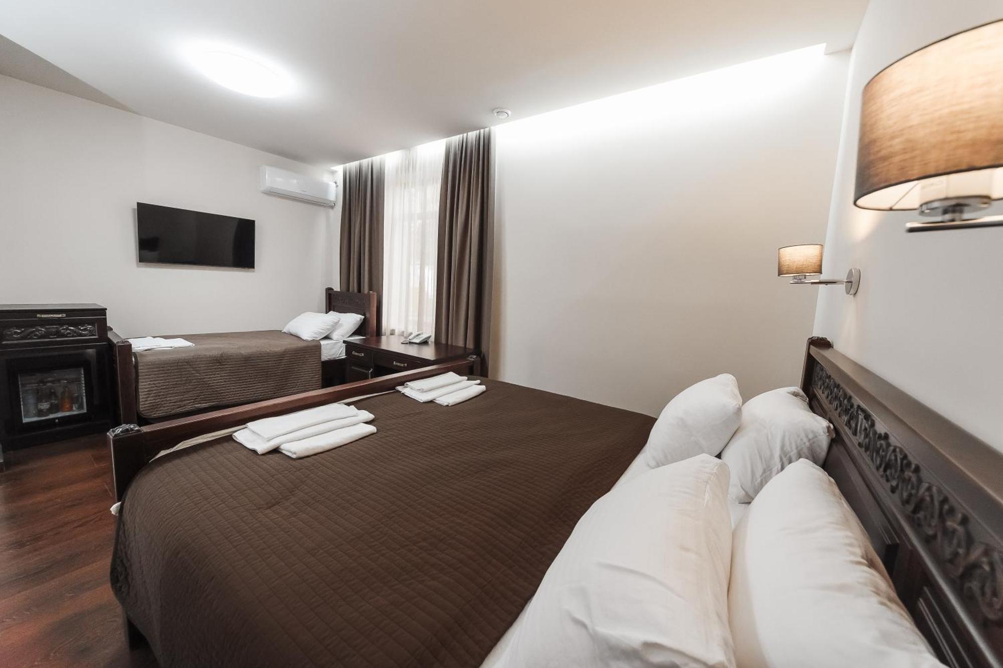 Dvin Hotel Pawłodar Zewnętrze zdjęcie