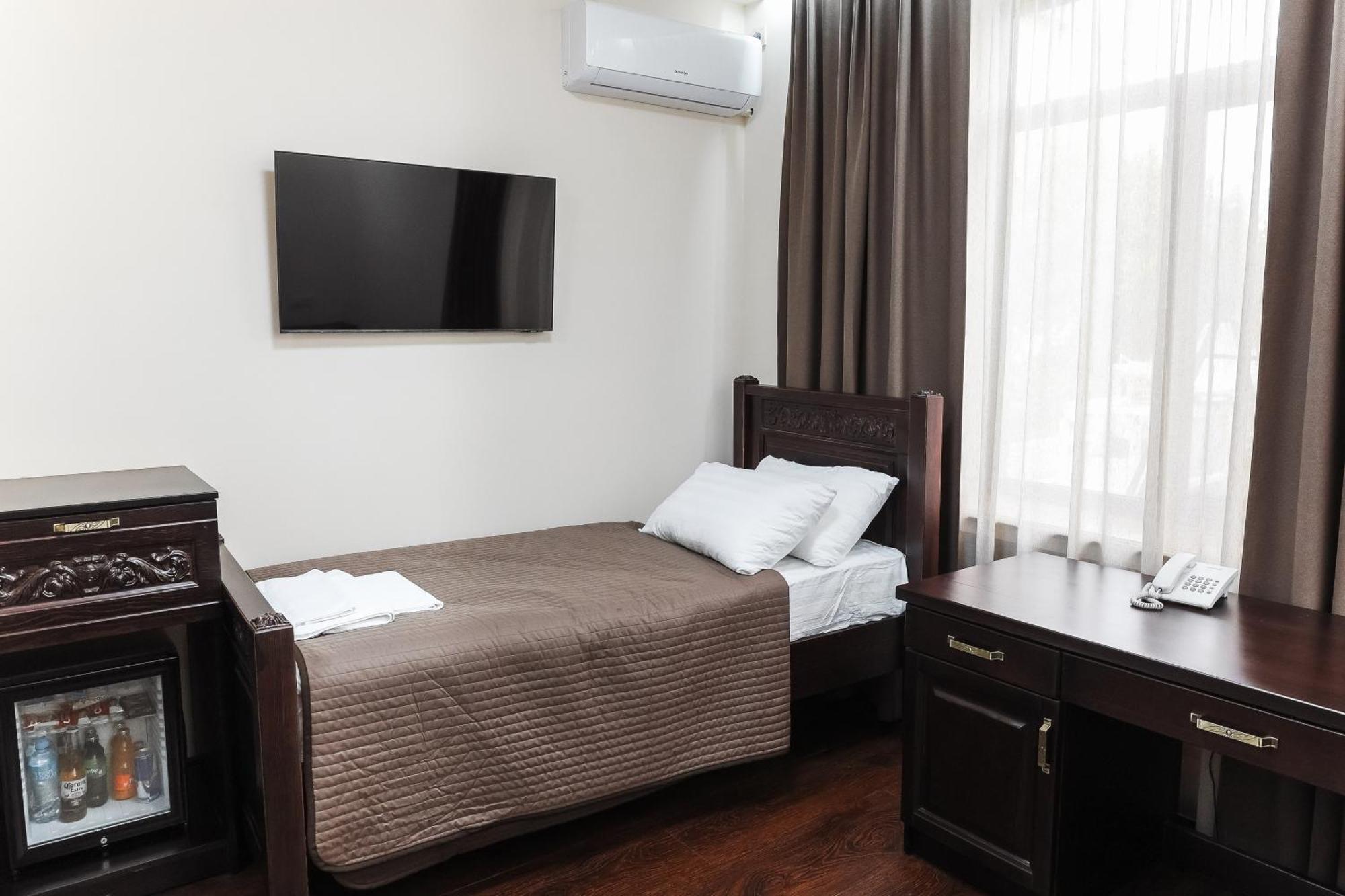 Dvin Hotel Pawłodar Zewnętrze zdjęcie