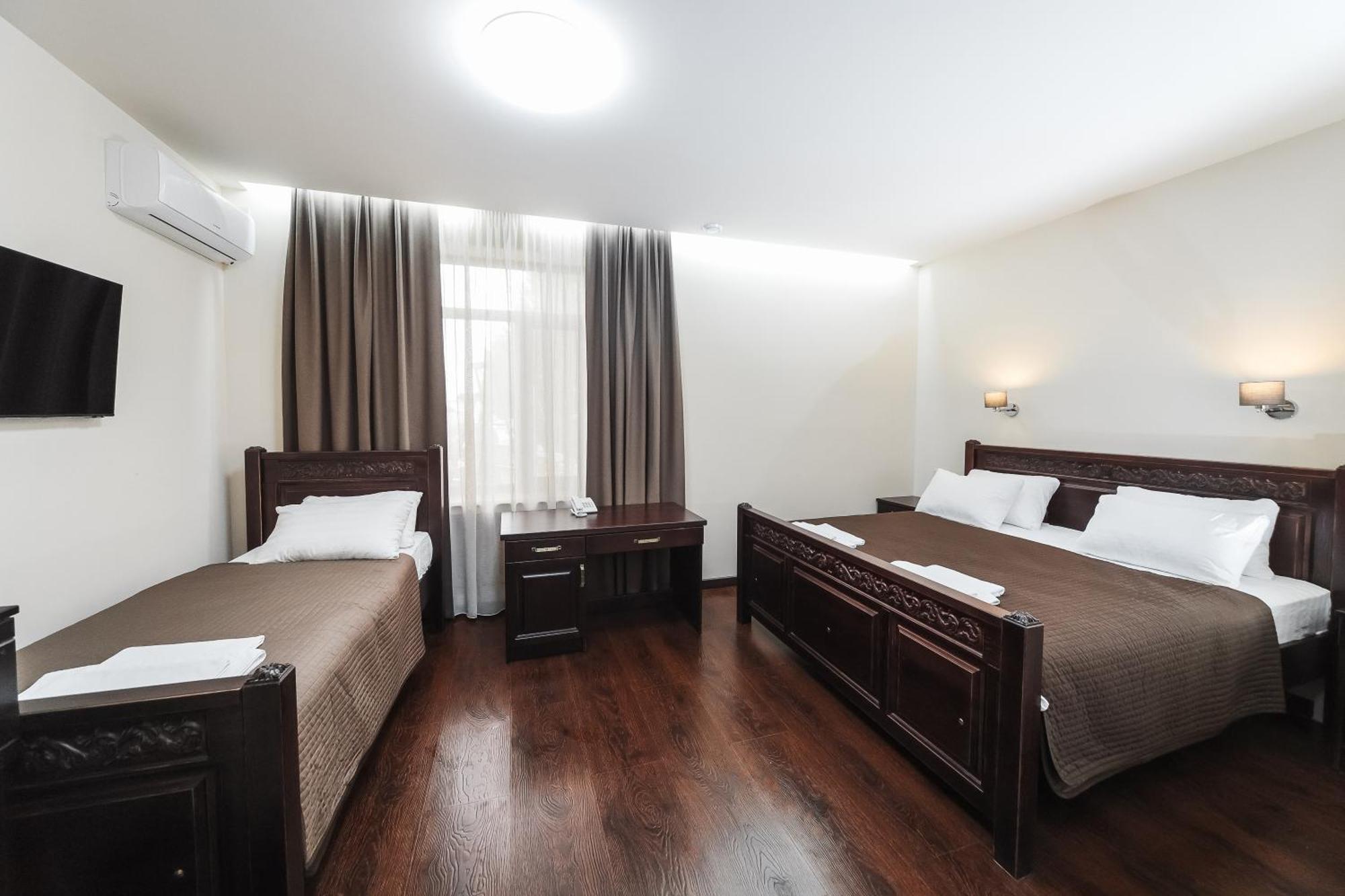 Dvin Hotel Pawłodar Zewnętrze zdjęcie