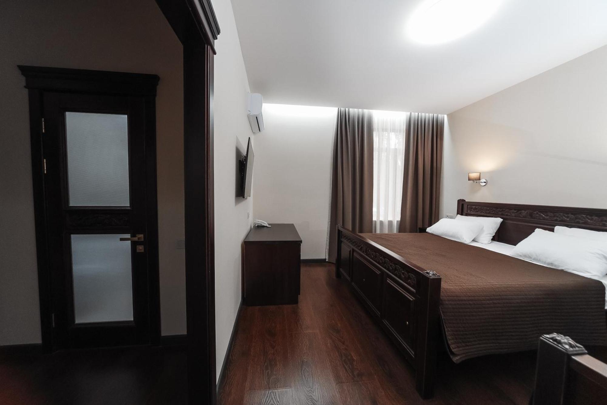 Dvin Hotel Pawłodar Zewnętrze zdjęcie