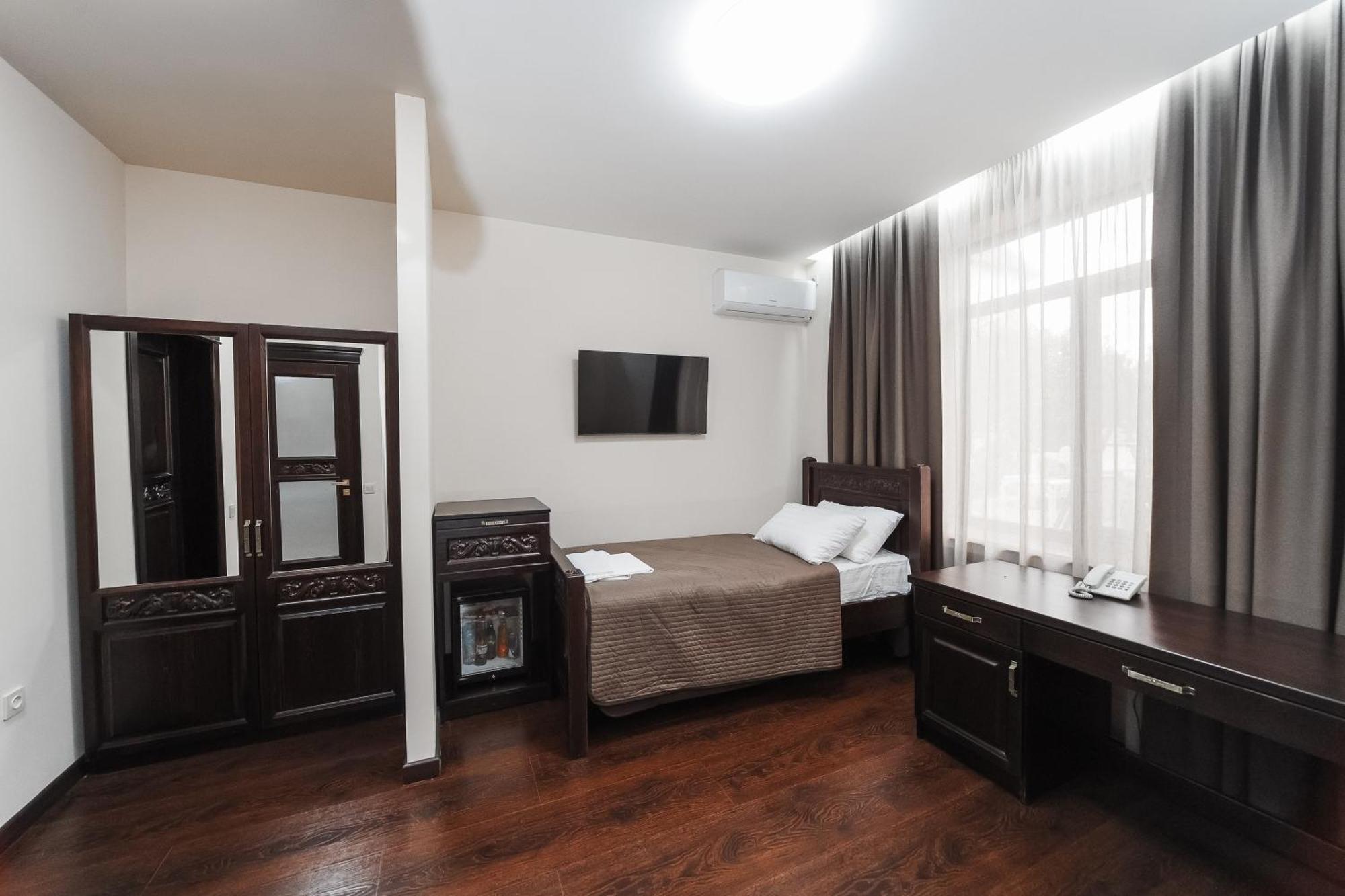 Dvin Hotel Pawłodar Zewnętrze zdjęcie