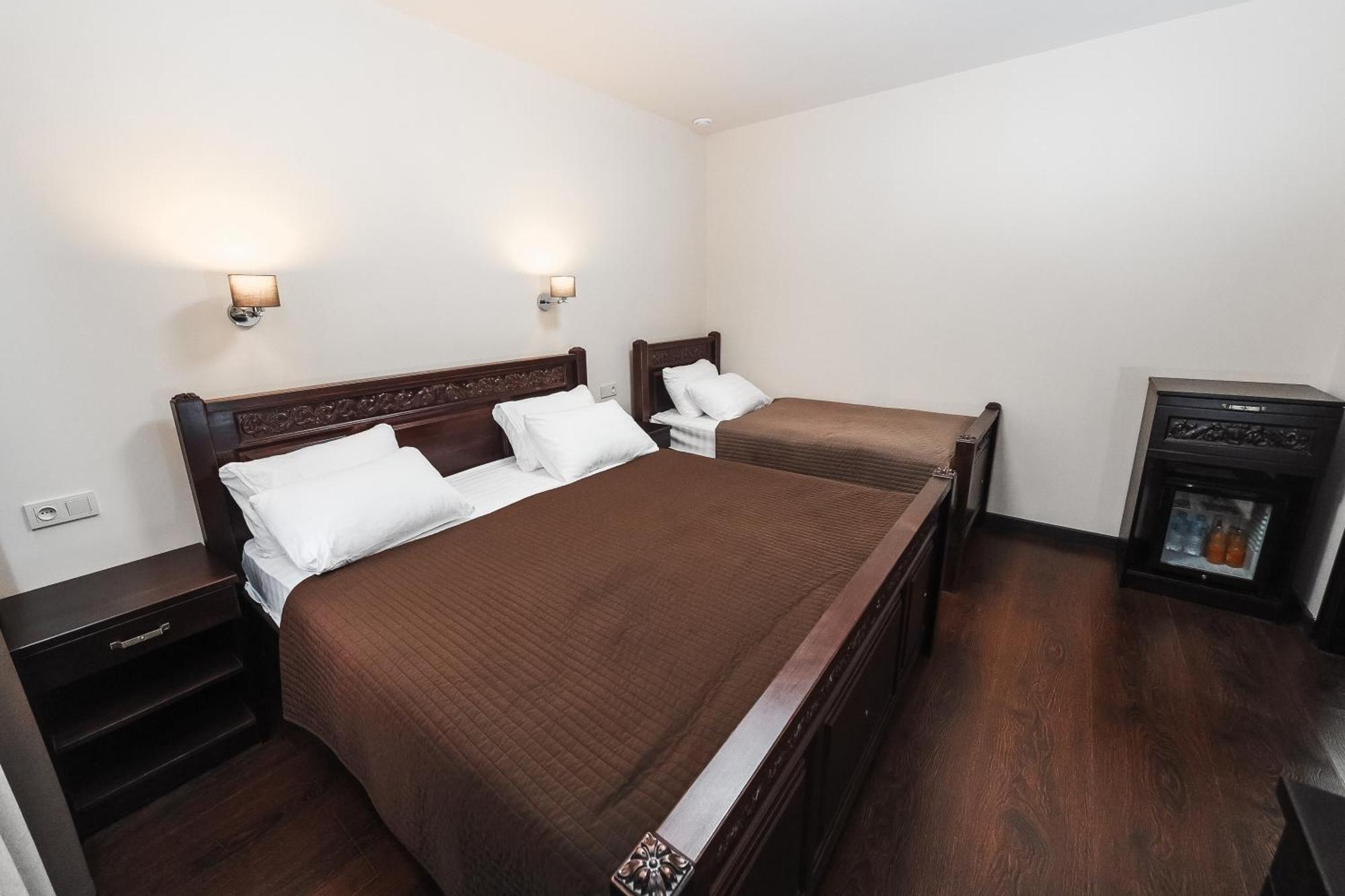 Dvin Hotel Pawłodar Zewnętrze zdjęcie