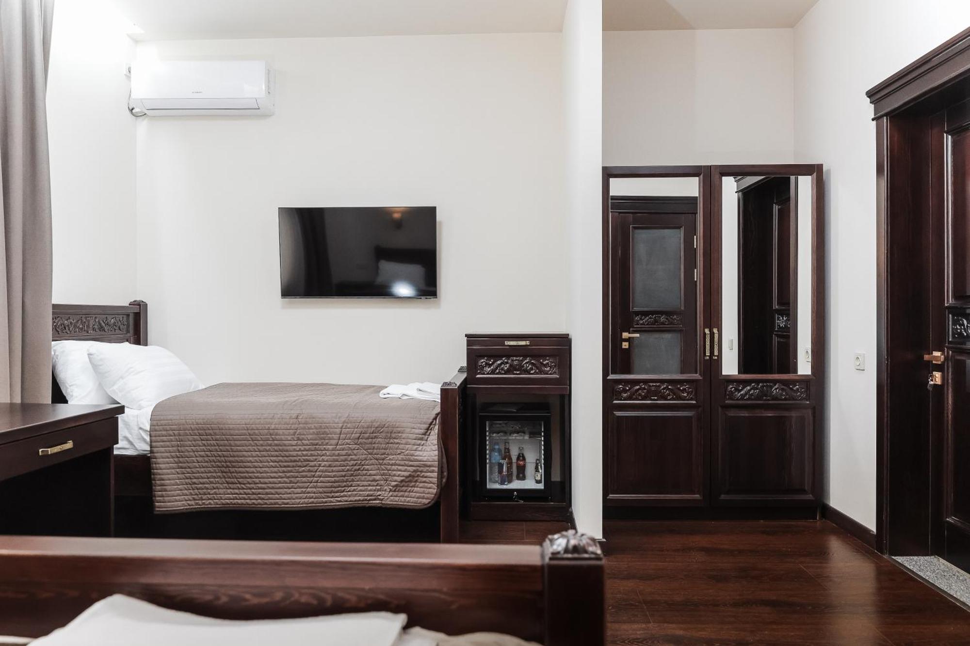 Dvin Hotel Pawłodar Zewnętrze zdjęcie