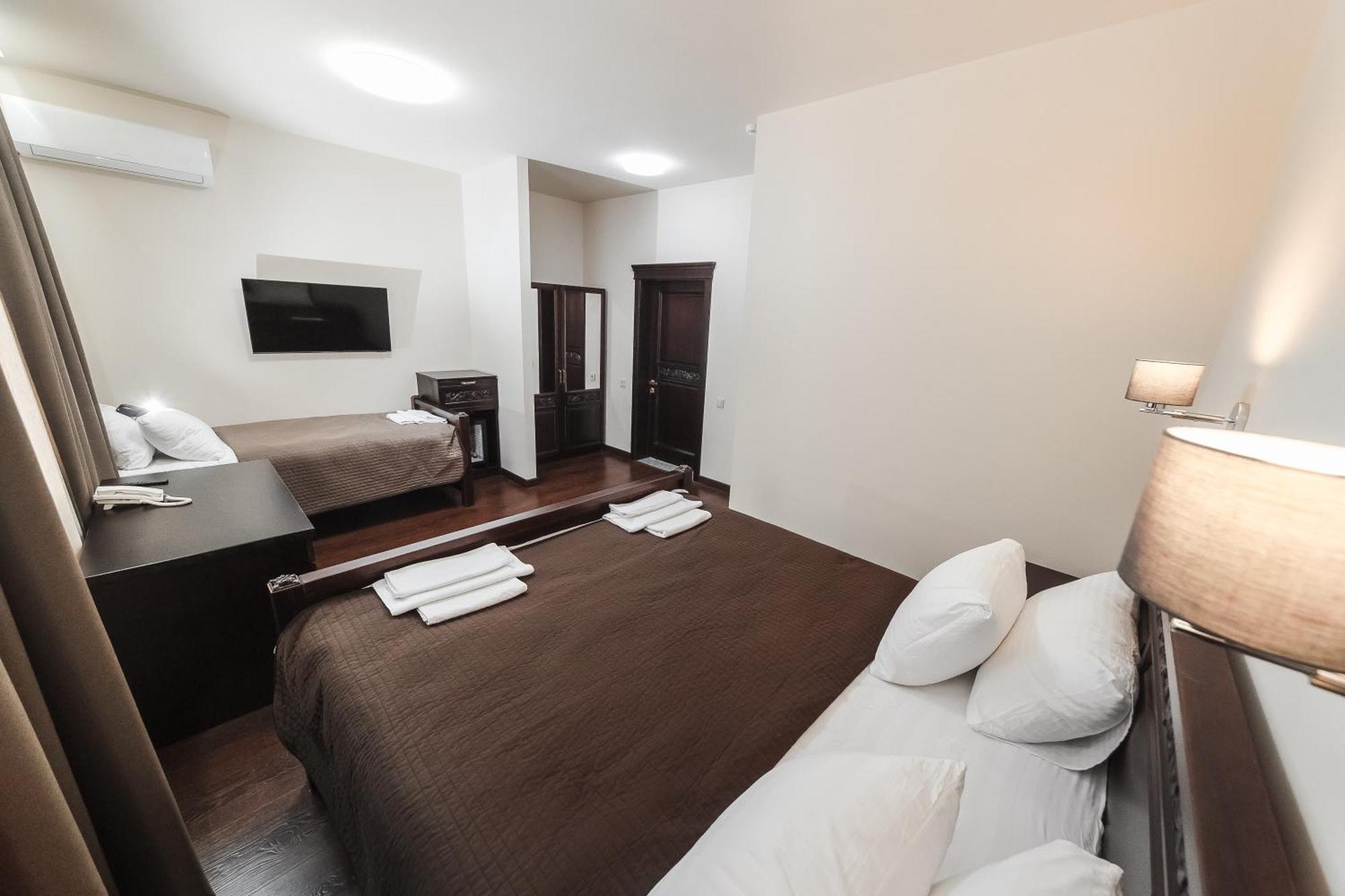 Dvin Hotel Pawłodar Zewnętrze zdjęcie