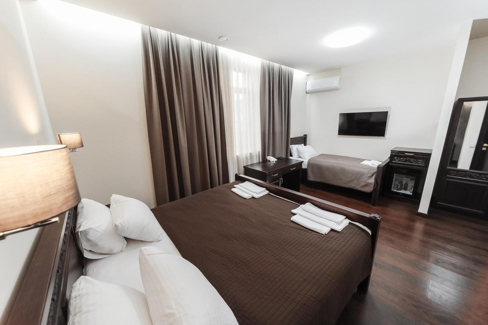 Dvin Hotel Pawłodar Zewnętrze zdjęcie