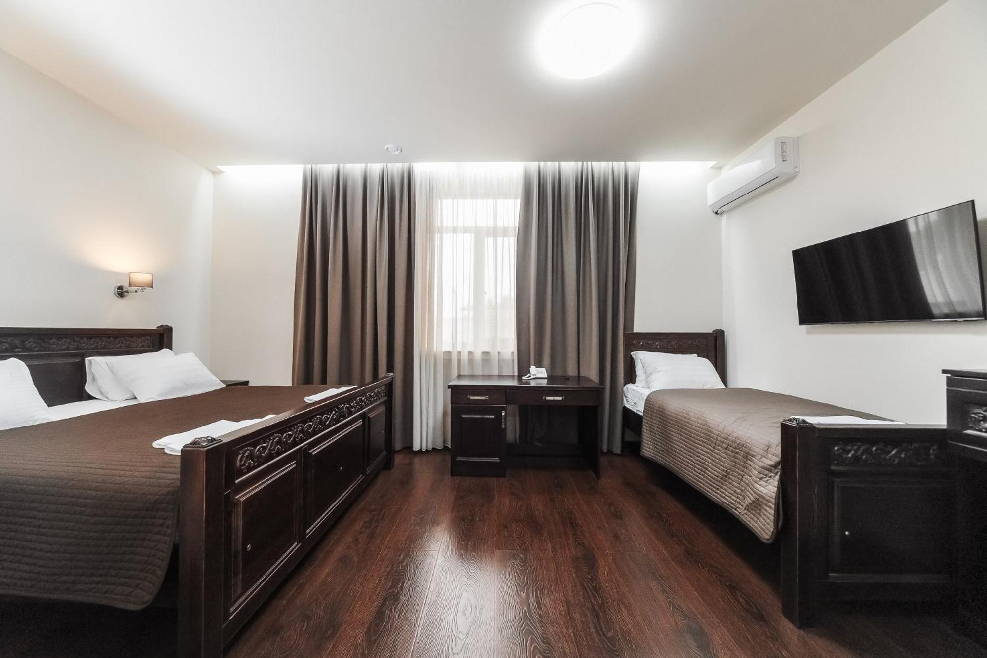 Dvin Hotel Pawłodar Zewnętrze zdjęcie