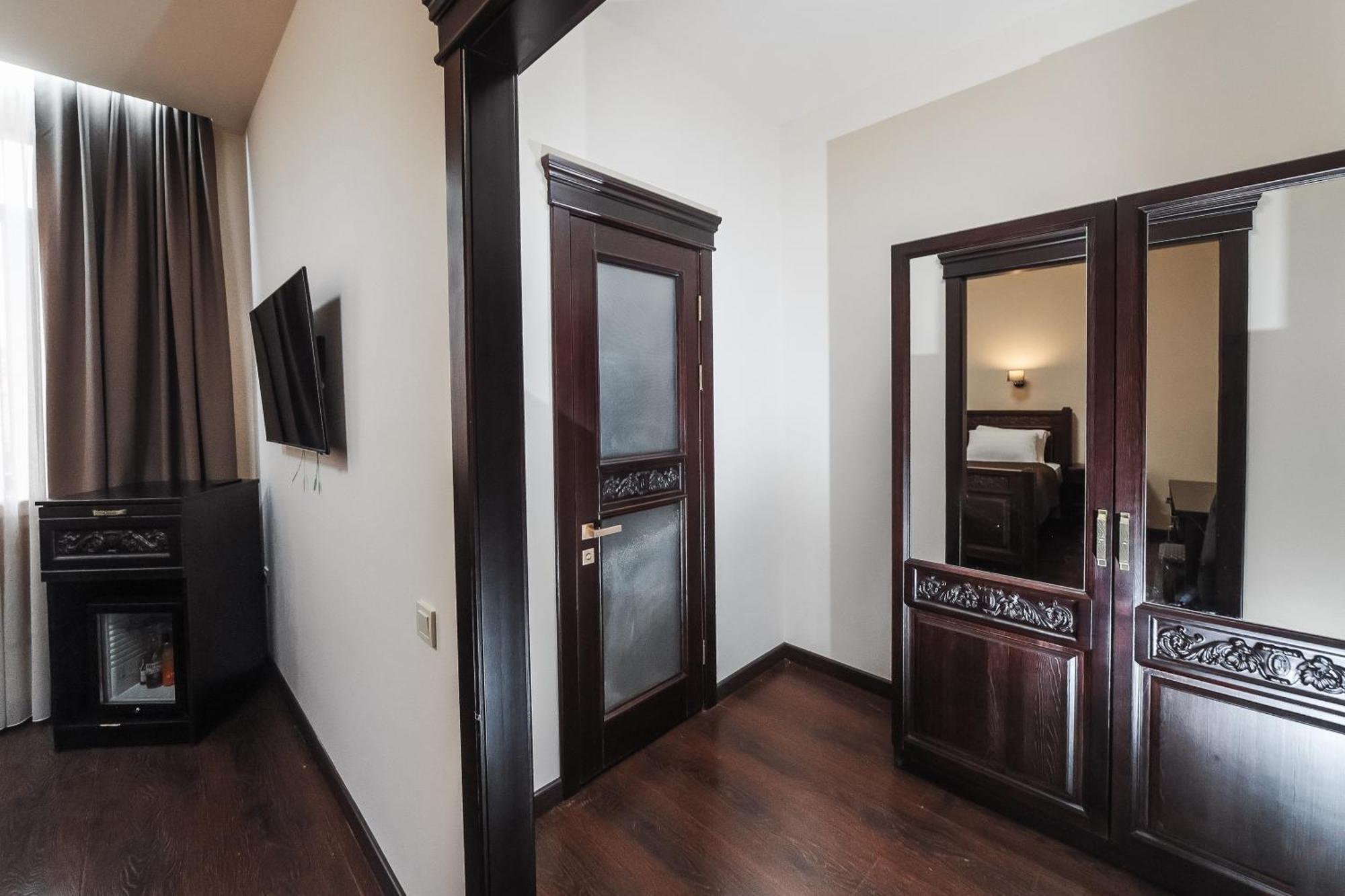Dvin Hotel Pawłodar Zewnętrze zdjęcie