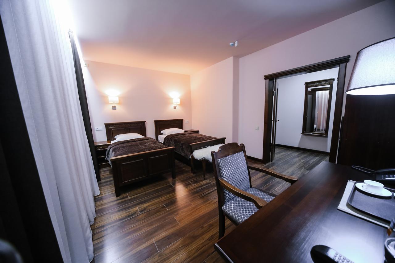 Dvin Hotel Pawłodar Zewnętrze zdjęcie