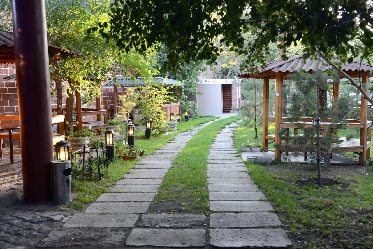 Dvin Hotel Pawłodar Zewnętrze zdjęcie